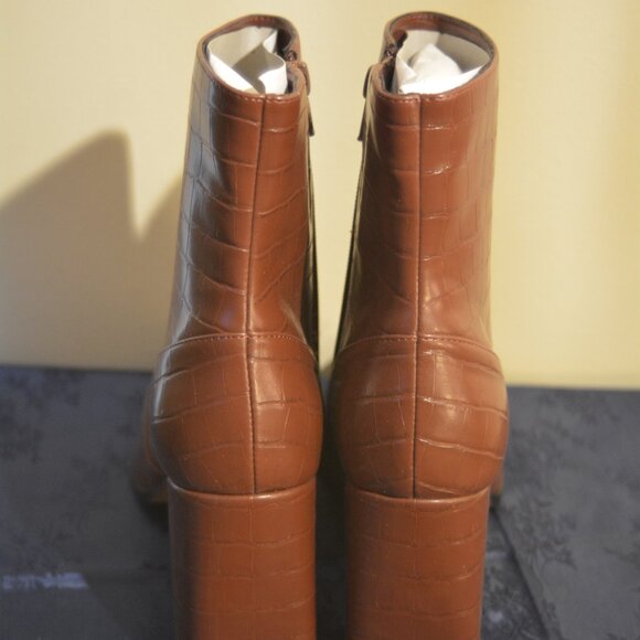 ✨ LISA VICKY Brown Croc Print Ankle Boots SZ 10M | NWT | Chic Block Heel - Picture 4 of 7